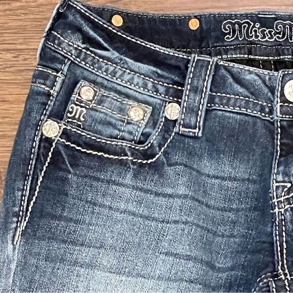 Miss Me Signature Capri Low Waist Jeans Blue Factory Wash and Whiskering Size 26 - Picture 3 of 16